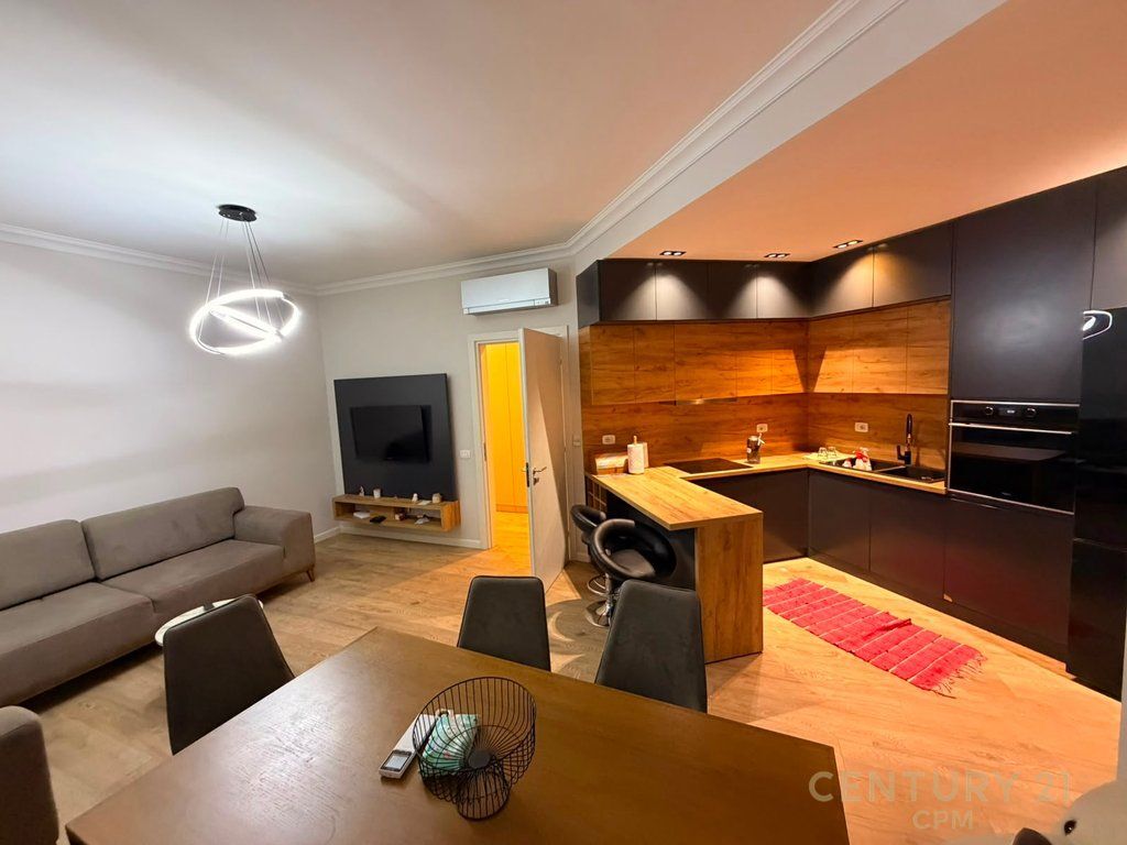 VENDIAMO APPARTAMENTO 2+1+2 VICINO A KODRA DIELLIT 2 ! 230,000 €