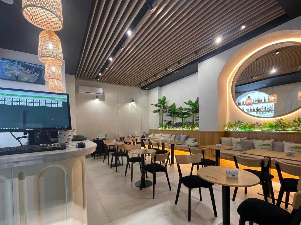 🍸 Locale in Vendita in Via delle Barricate, Tirana