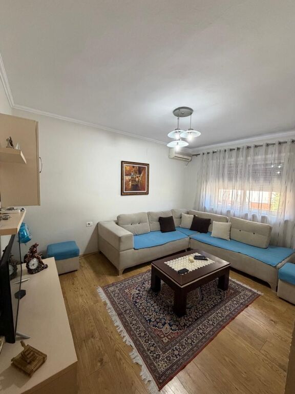 Apartament 1+1, Shkolla e Bashkuar!