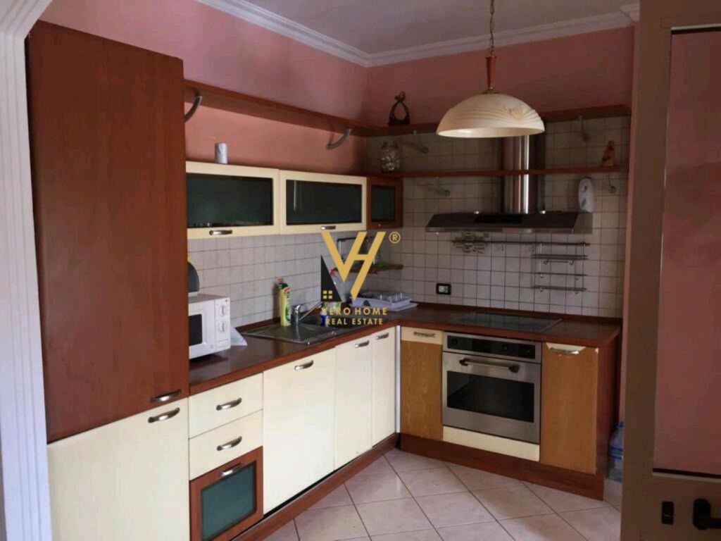 JEPET APARTAMENT 2+1+BLK ME QERA TE STACIONI I TRENIT 750 EURO – pohled 2