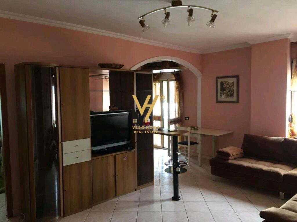 JEPET APARTAMENT 2+1+BLK ME QERA TE STACIONI I TRENIT 750 EURO – pohled 3