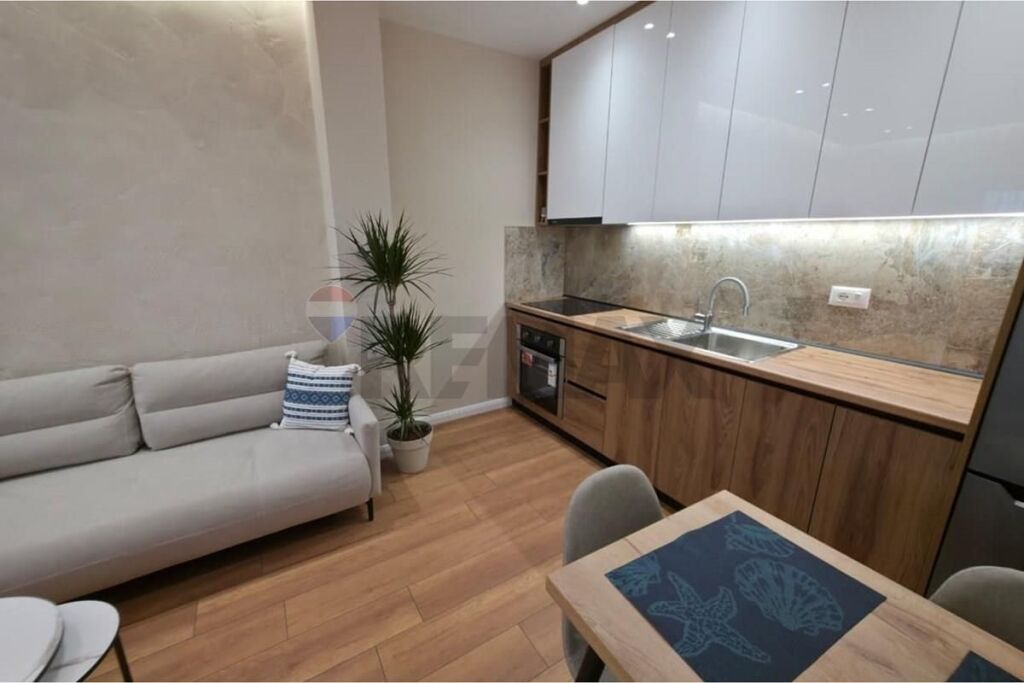 Shitet Garsoniere – Hoxha Tahsim 34 m²
