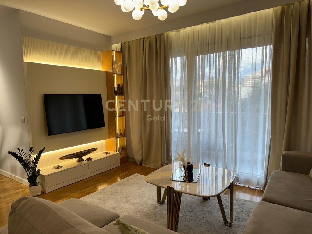 Luxury Apartment 1+1 + Parking Space For Rent near Skënderbej Square (Center), Barrikadave Street!