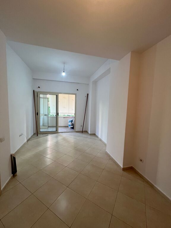 APARTAMENT 1+1 ME QERA RRETHI ASTIR – pohled 2