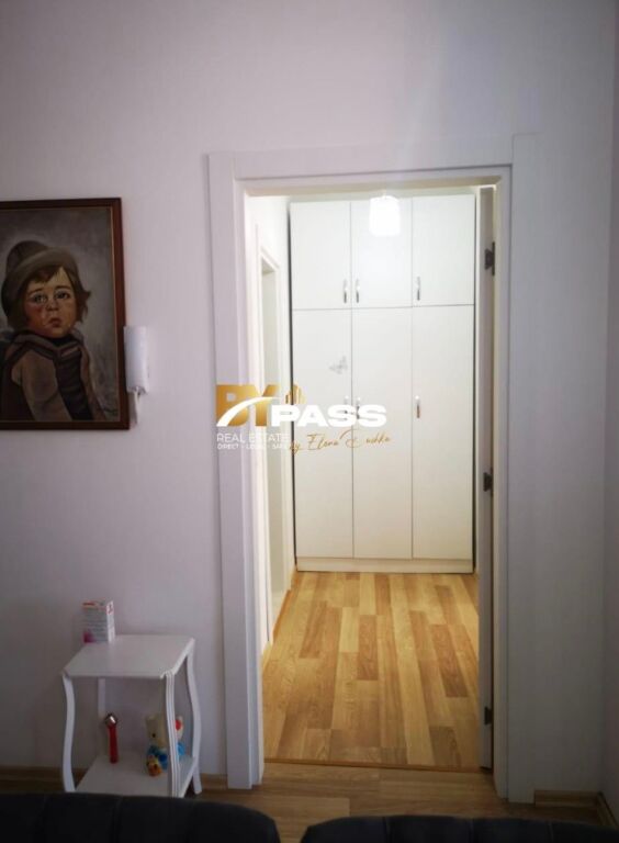 APARTAMENT 1+1 ME QIRA NE QENDER, TIRANE (Toptani) - Widok 2