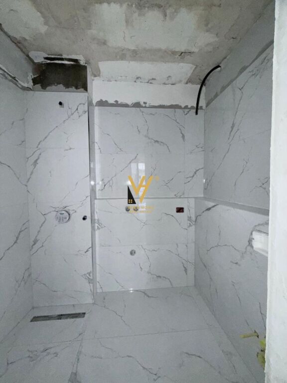 JEPET ZYRE 100 M2 ME QERA TE RRUGA E KAVAJES 1.000 EURO