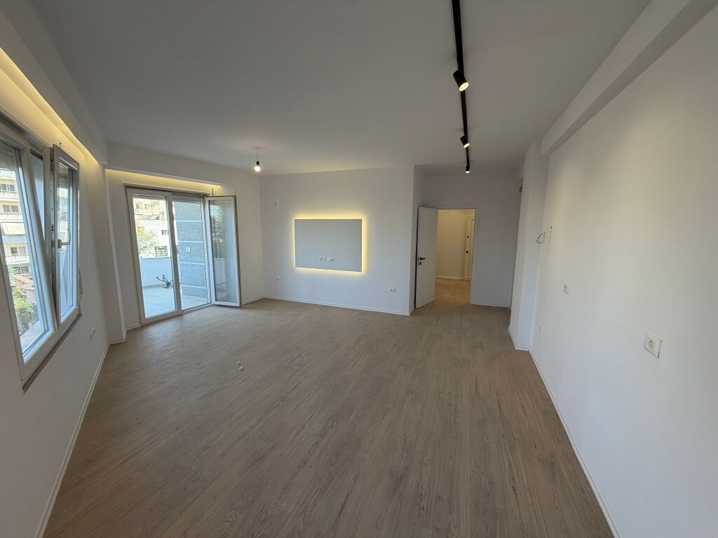 Apartament 2+1+2 tualete ne shitje, Kodra e Priftit