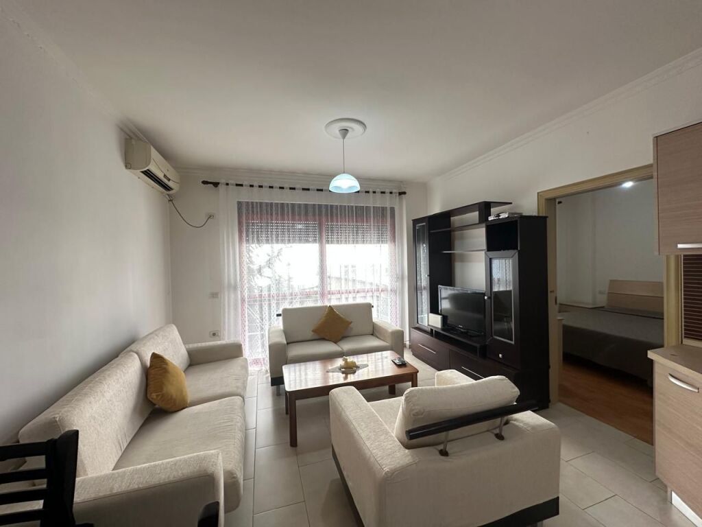 Apartment 1+1 for rent at Zogu Zi