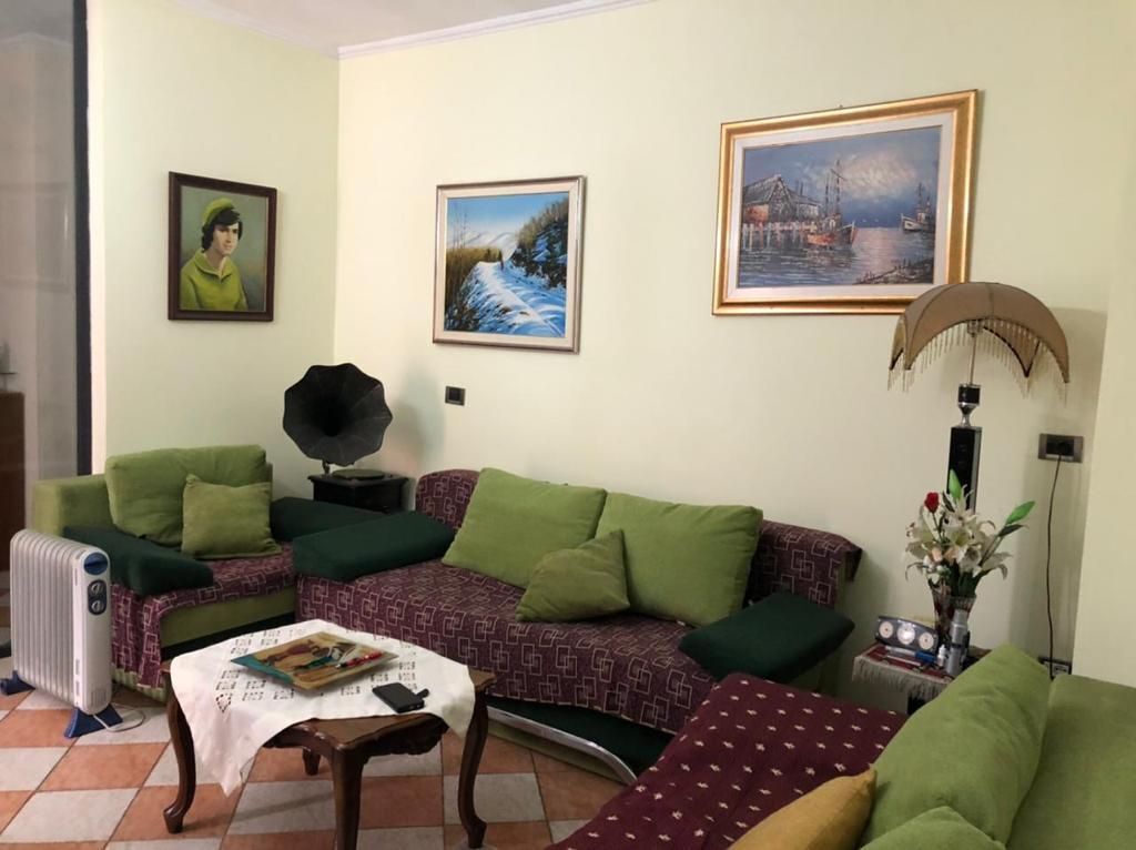 Vendesi in vendita appartamento 2+1 vicino a “Medresese”,