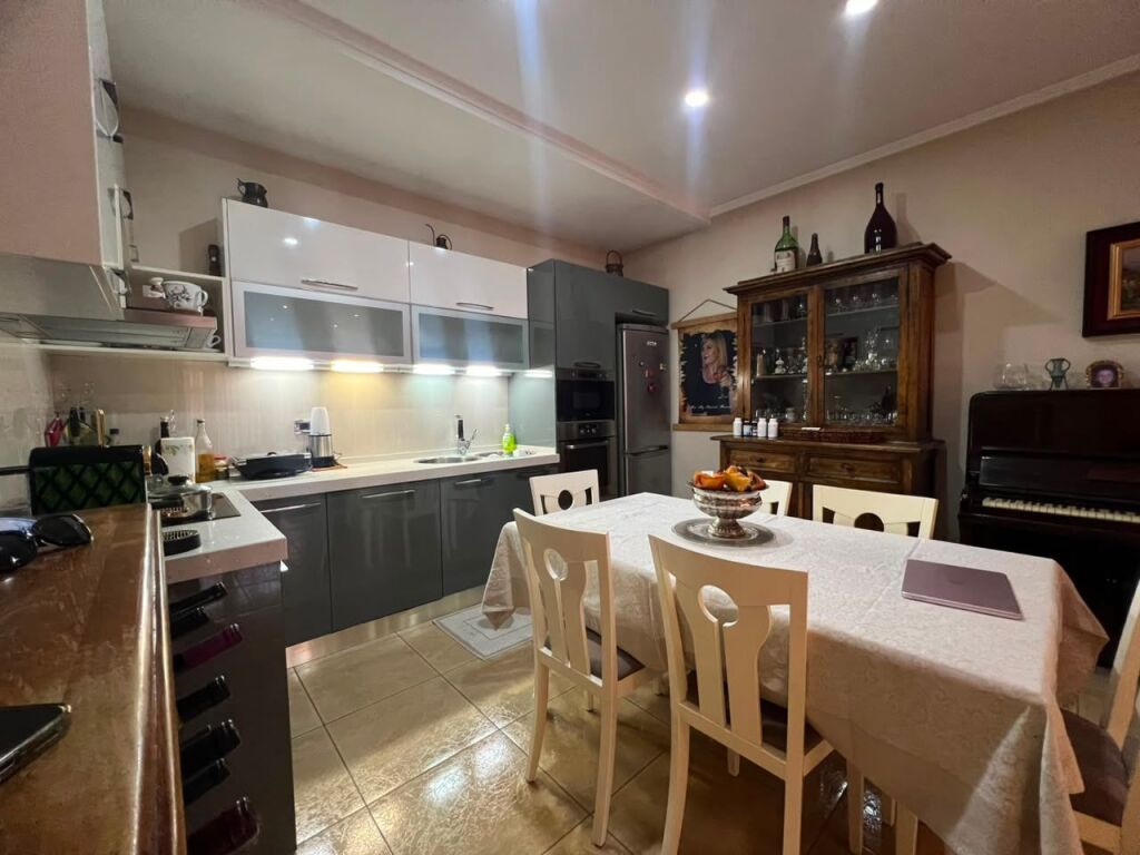 Apartament 2+1+2+🅿️ per shitje perballe Delijorgjit !
