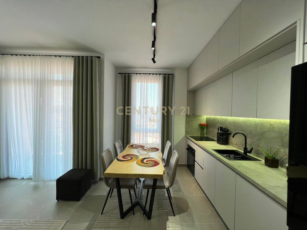 Apartament 1+1 me qira te Jordan Misja, Bulevardi i Ri.
