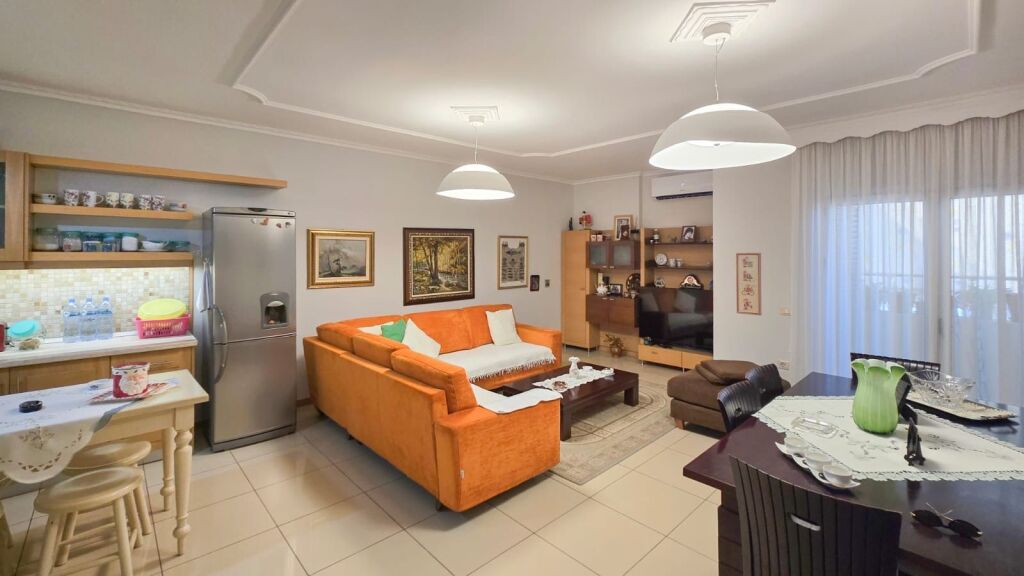 Apartament 2+1+2 per shitje, Komuna e Parisit !