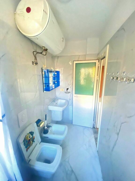 MONOLOCALE IN AFFITTO 40M2 21 DICEMBRE 44.000 LEKE FH-82262