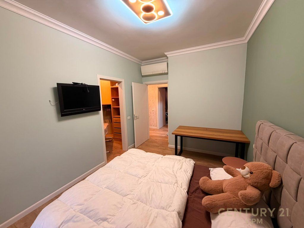 VENDIAMO APPARTAMENTO 2+1+2 VICINO A KODRA DIELLIT 2 ! 230,000 €
