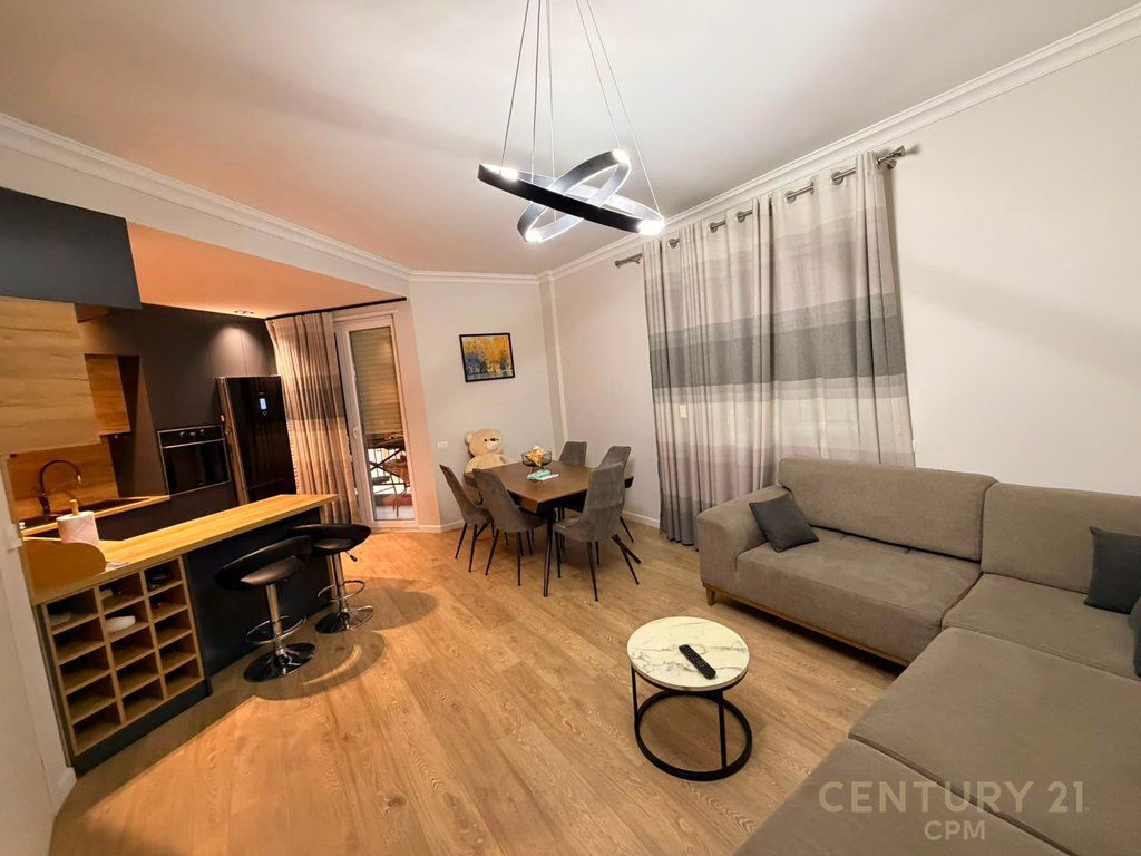 VENDIAMO APPARTAMENTO 2+1+2 VICINO A KODRA DIELLIT 2 ! 230,000 €
