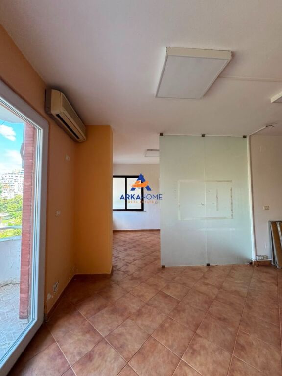 LOCALE COMMERCIALE IN AFFITTO 200M2 "ISH BLLOKU" 3200 EURO
