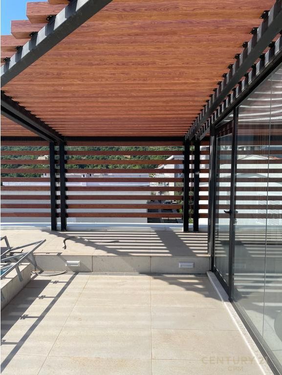 VILLA CON PISCINA IN VENDITA, SUNNY HILL!