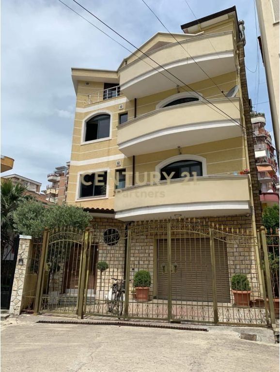 VILLA 4 PIANI IN VENDITA A DON BOSKO