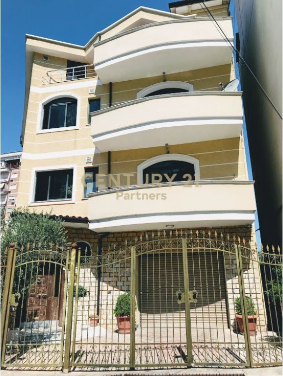 VILLA 4 PIANI IN VENDITA A DON BOSKO