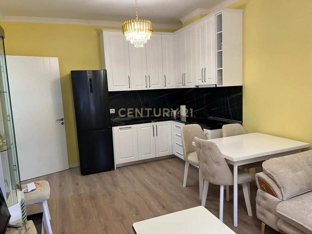 Apartment 1+1 for rent in Kamez!