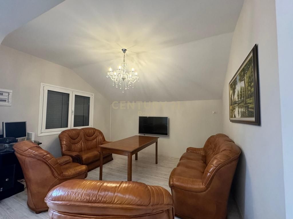 VILLA IN VENDITA NELLA ZONA DI SHKOZA, VICINO ALL'ANELLO GRANDE