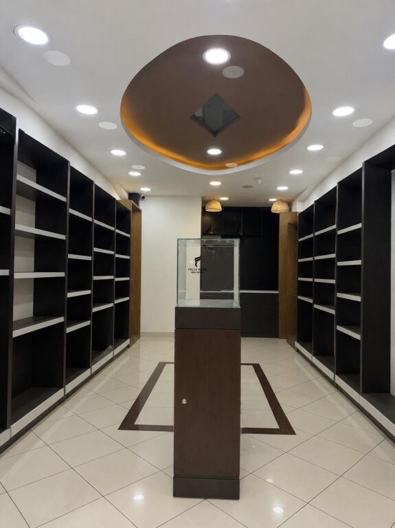 NEGOZIO IN AFFITTO 40 M2 MYSLYM SHYR 170.000 LEKE FH-82085