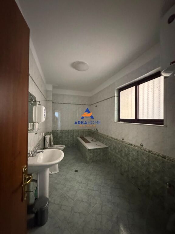 LOCALE COMMERCIALE IN AFFITTO 200M2 "ISH BLLOKU" 3200 EURO