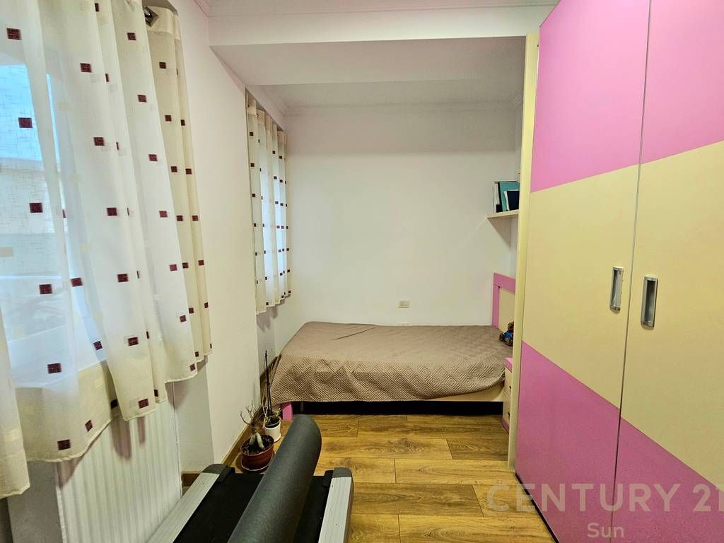 APARTAMENT 2+1 PER QIRA PRANE KOPSHTIT BOTANIK