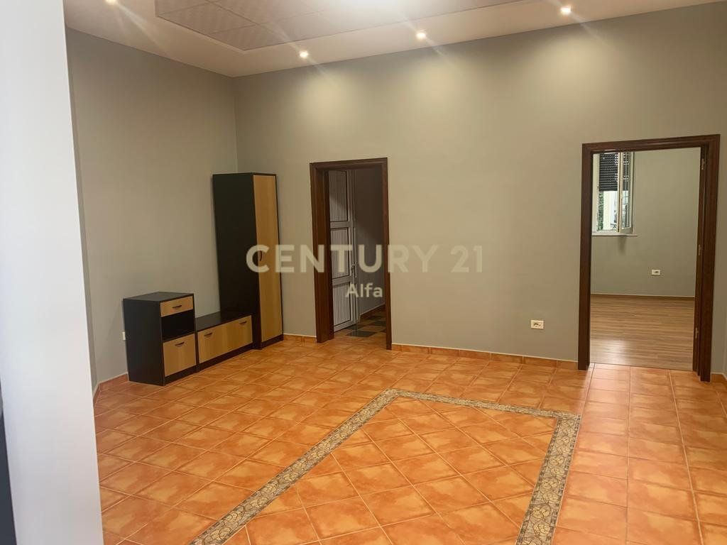 Locale in affitto con superficie di 158m² presso l'ex blocco! 1.800 € /Mese