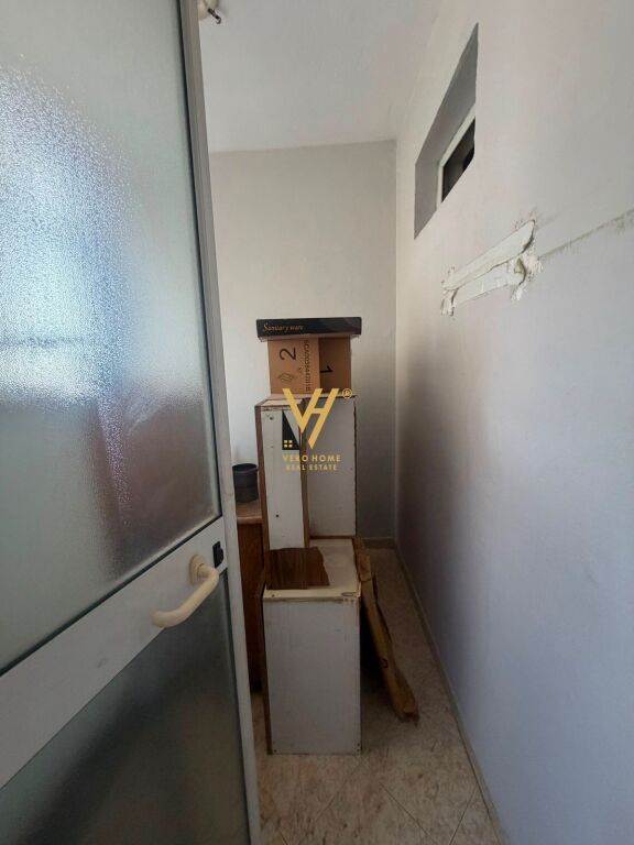 JEPET AMBIENT BIZNESI 136 M2 ME QERA TE 21 DHJETORI 700 EURO