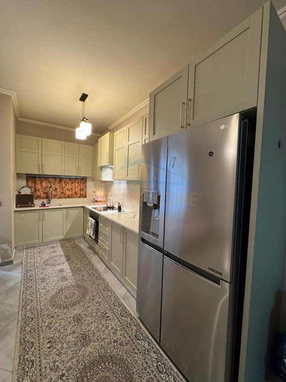 Shitet,Apartament 2+1+2, Kompleksi Tower Bridge,Rruga e Dibres.