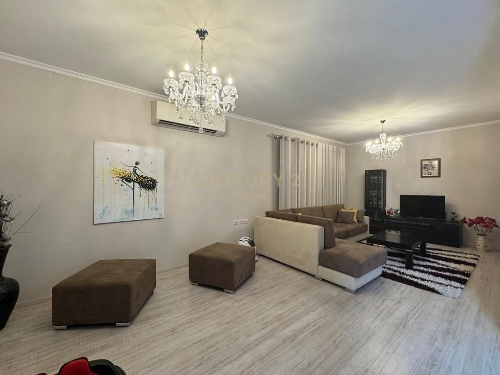 VILLA IN VENDITA NELLA ZONA DI SHKOZA, VICINO ALL'ANELLO GRANDE