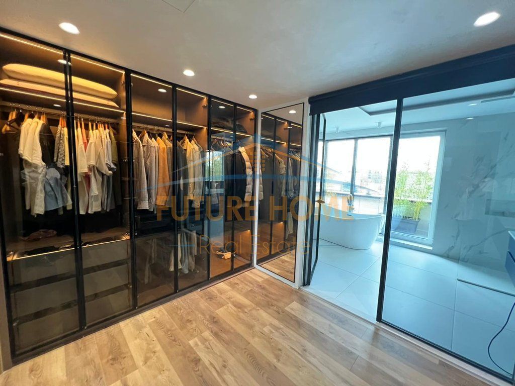 Shitet, Sky Villa Penthouse, Bllok
