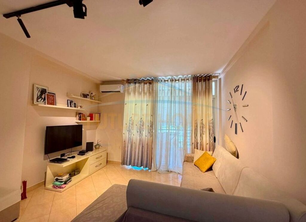 Shitet, Apartament 1+1+ Post Parkimi, Unaza e Re, Tirane