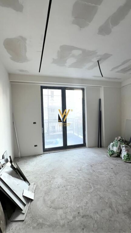 JEPET ZYRE 100 M2 ME QERA TE RRUGA E KAVAJES 1.000 EURO