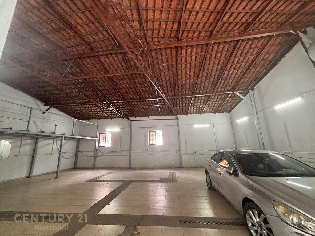 Magazzino di 200 m² in affitto vicino al Mercato Nuovo