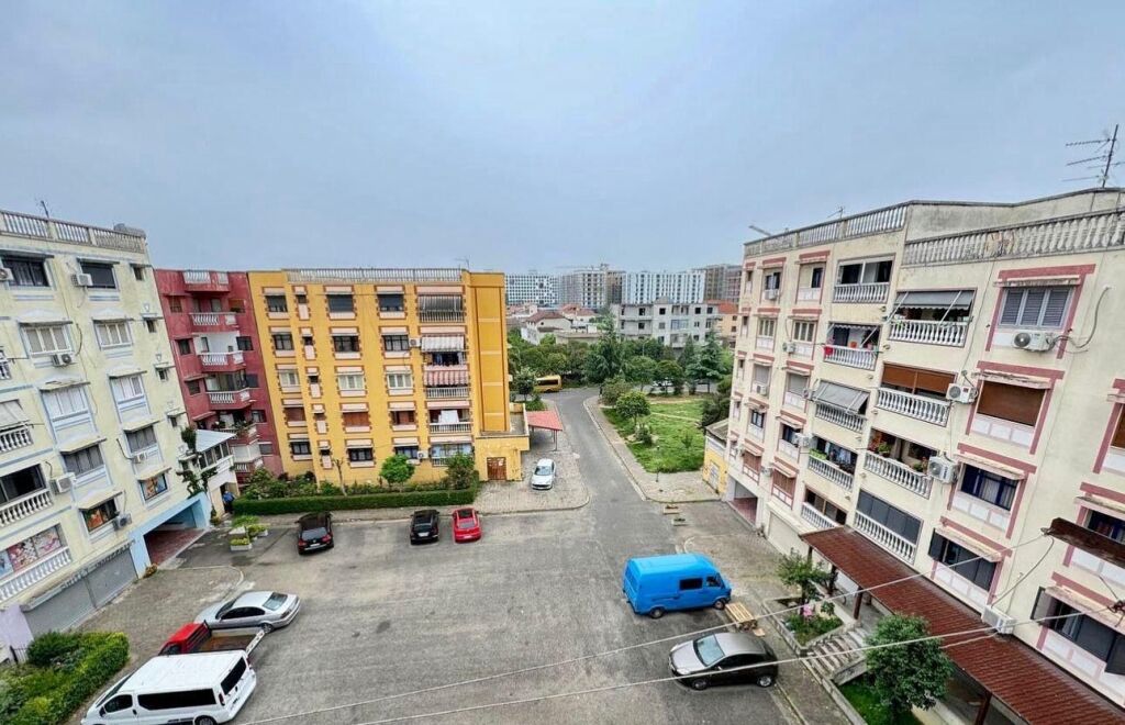 For rent 2+1 apartment at Kthesa e Kamezes, Malezjan Complex