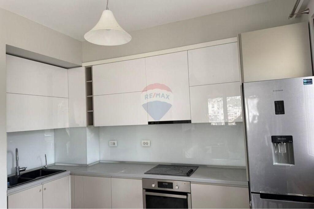 Apartament - Për Qira - Liqeni I Thatë, Tiranë