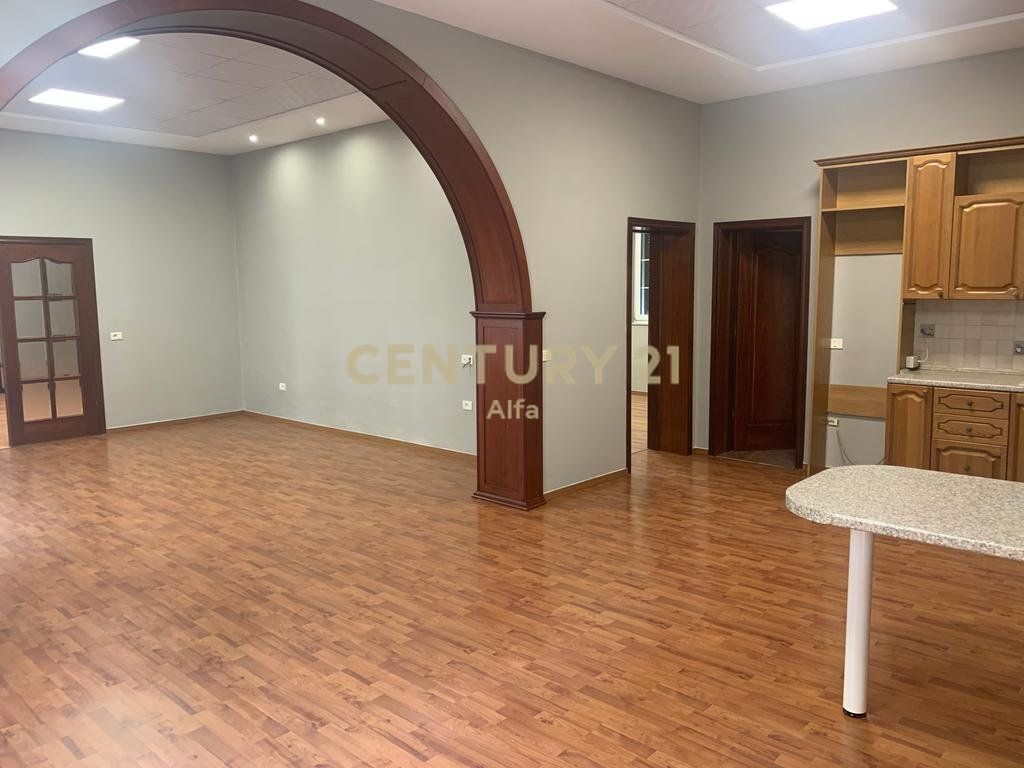 Locale in affitto con superficie di 158m² presso l'ex blocco! 1.800 € /Mese