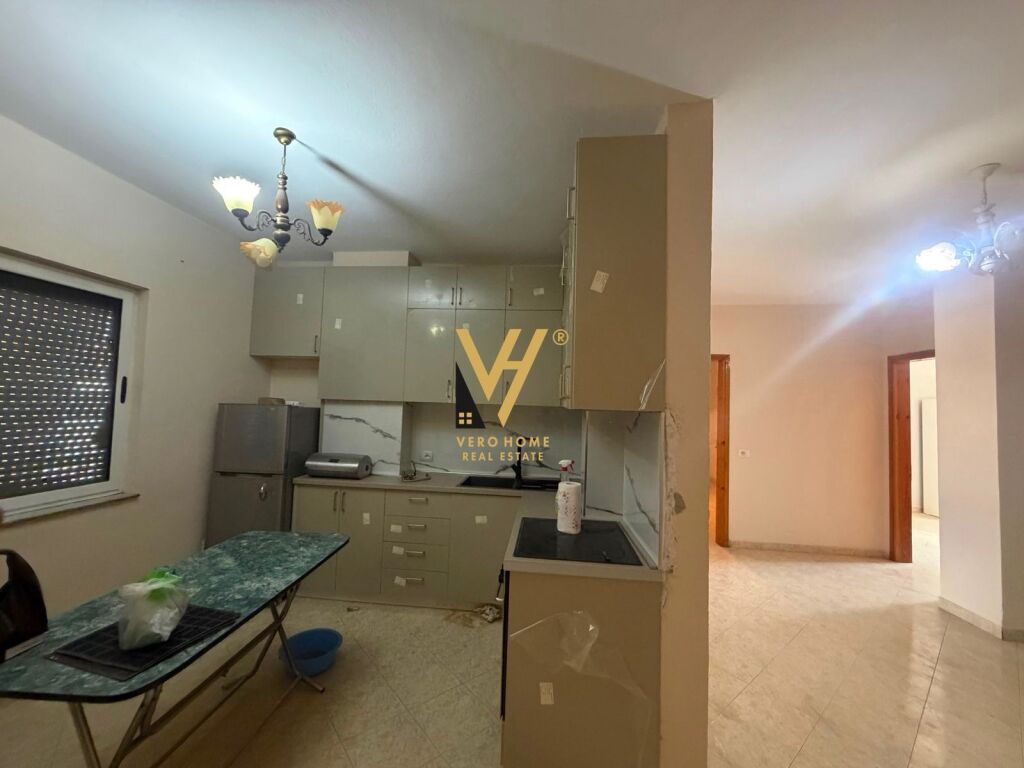 JEPET AMBIENT BIZNESI 136 M2 ME QERA TE 21 DHJETORI 700 EURO