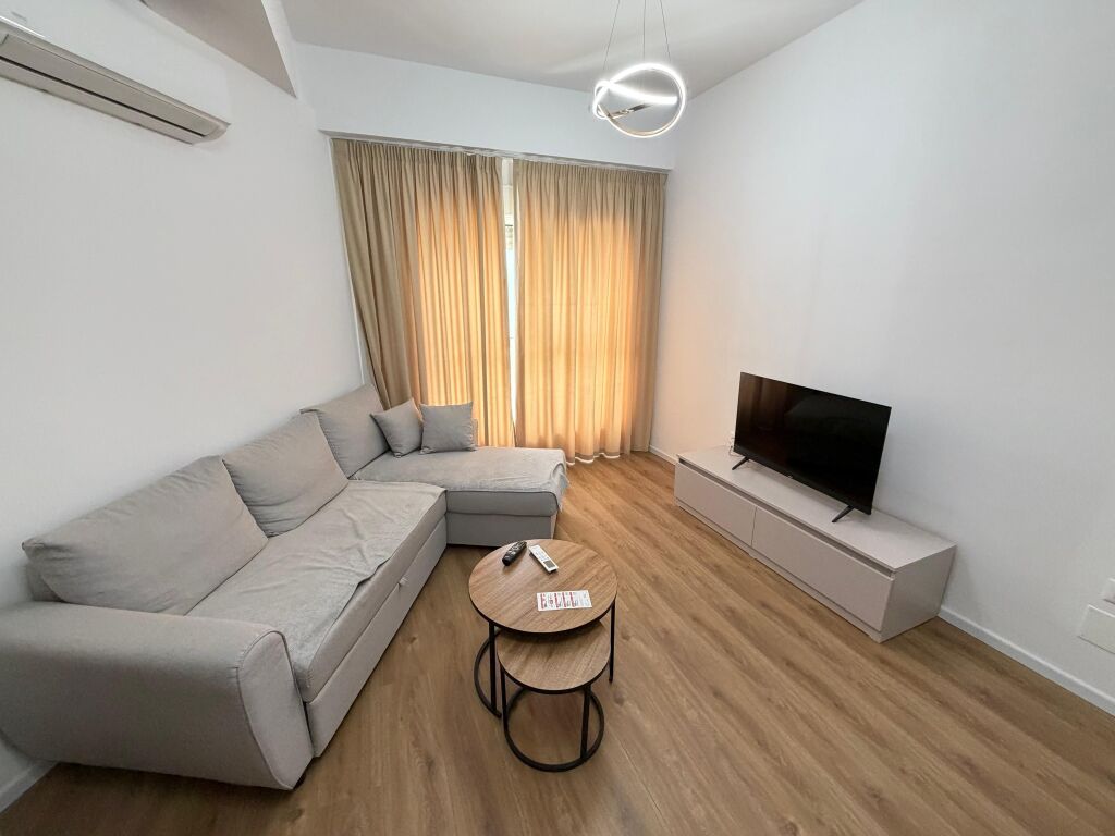 Affittasi 1+1  Indirizzo: Ali Demi Complesso Kaimi  Arredato  7° piano  Superficie 60 m2  Prezzo 400 mila lek non trattabili