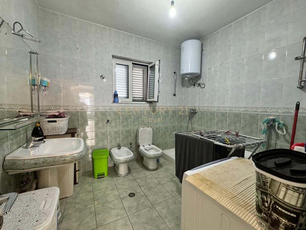 VILLA IN VENDITA NELLA ZONA DI SHKOZA, VICINO ALL'ANELLO GRANDE