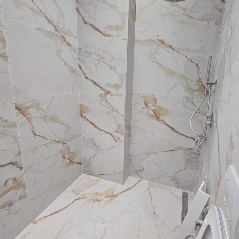 Apartment 2+1+2 for sale at Liqeni i Thate