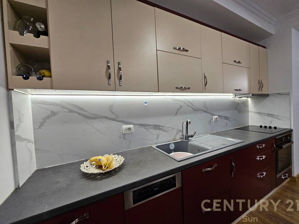 APARTAMENT 2+1 PER QIRA PRANE KOPSHTIT BOTANIK
