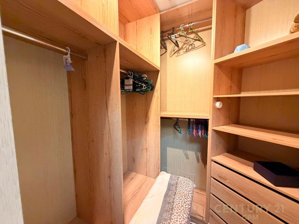 VENDIAMO APPARTAMENTO 2+1+2 VICINO A KODRA DIELLIT 2 ! 230,000 €