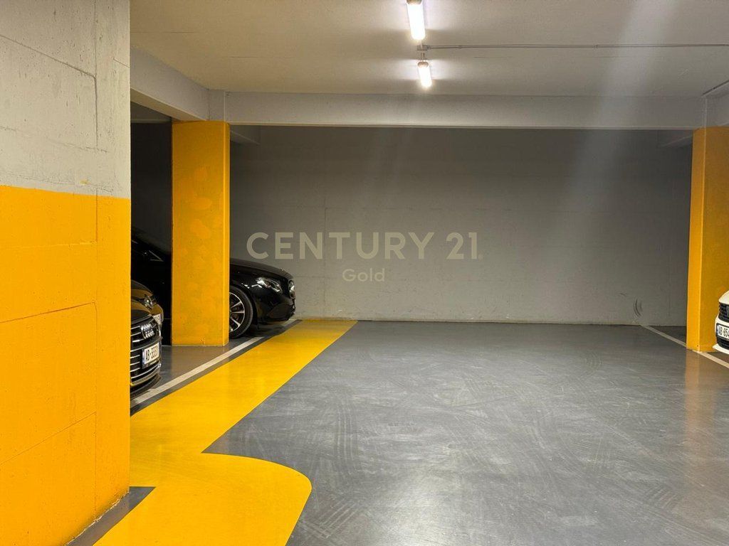 Luxury Apartment 1+1 + Parking Space For Rent near Skënderbej Square (Center), Barrikadave Street!