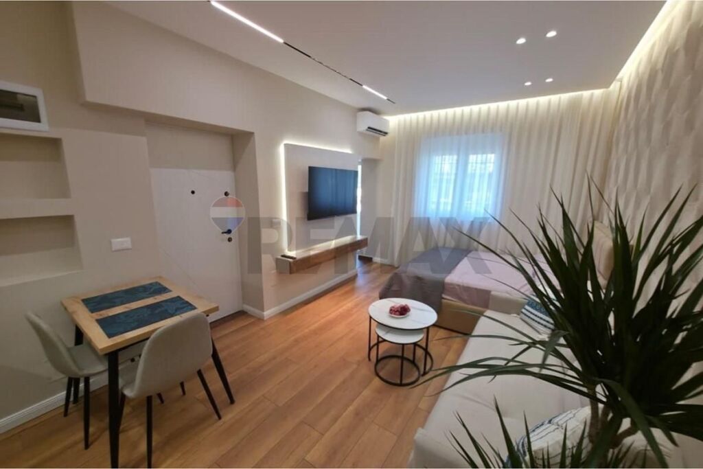 Shitet Garsoniere – Hoxha Tahsim 34 m²