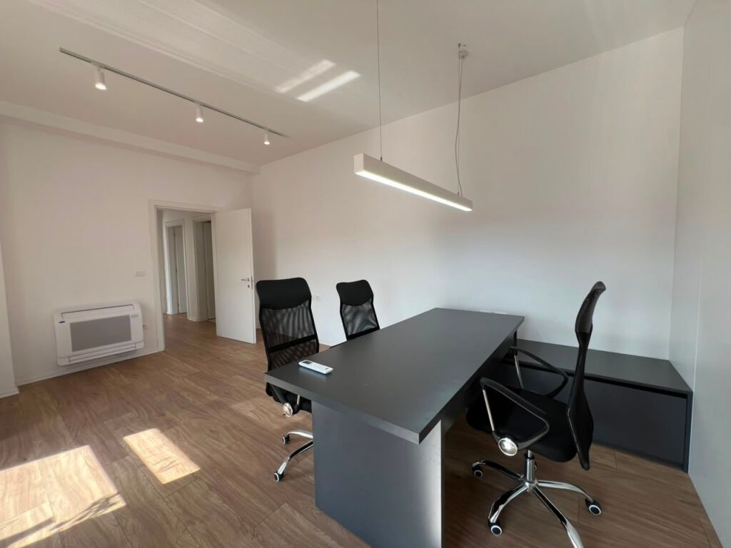 Locale commerciale, ufficio in affitto presso Garden Building, Via Kavaja, 21 Dhjetori.