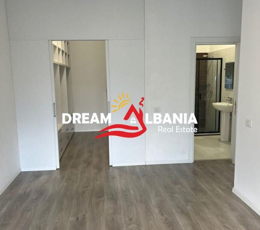 Villa Duplex 4+1+2+piscina in affitto a Residenza Kodra e Diellit (ID 4251302).