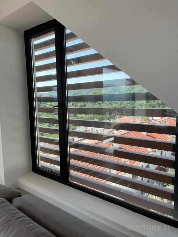 VILLA CON PISCINA IN VENDITA, SUNNY HILL!